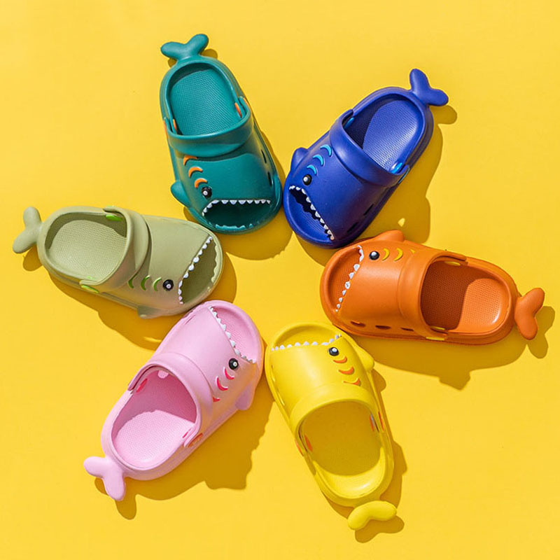 Kids Indoor Outdoor Slippers - صنادل أطفال للأطفال على شكل قرش