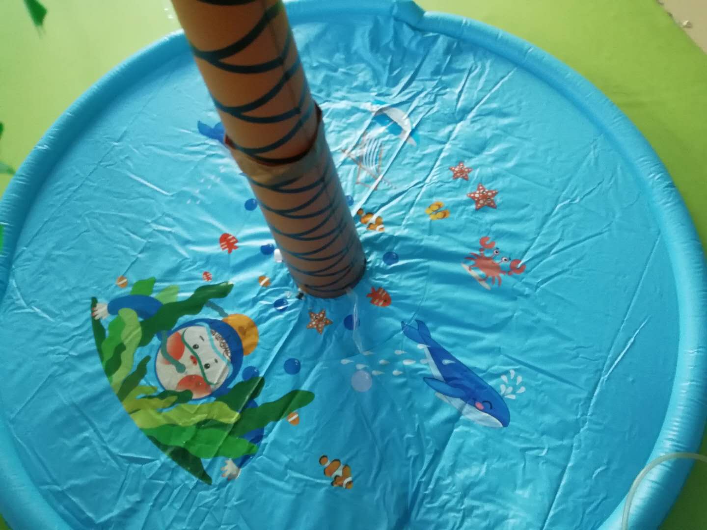 بساط رشاش مياه قابل للنفخ على  - مراجعة Kids Outdoor Mat وسعره